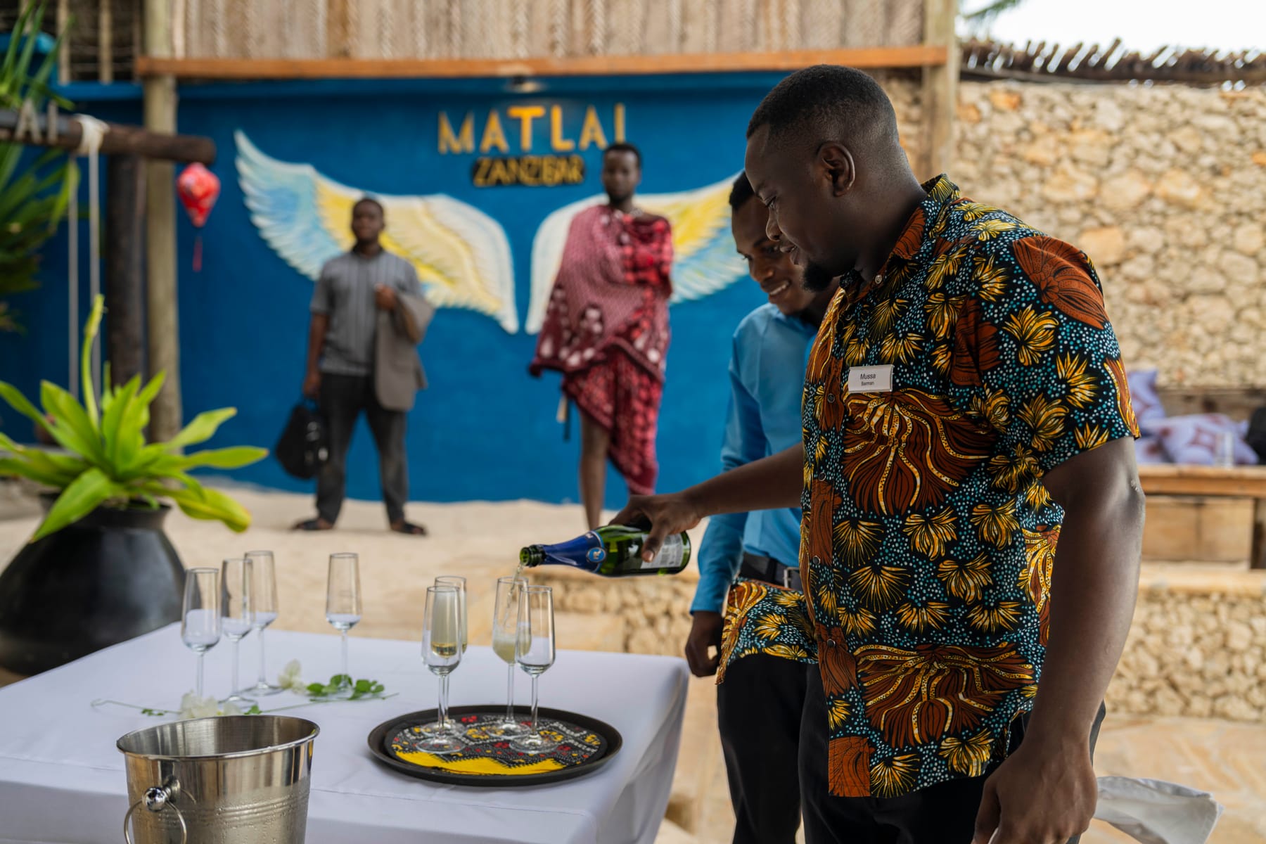 A barkeeper’s hands pouring sparkling wine at the Matlai bar