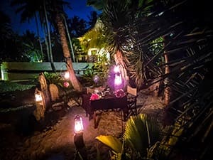 romantic dinner places with candles and lanterns