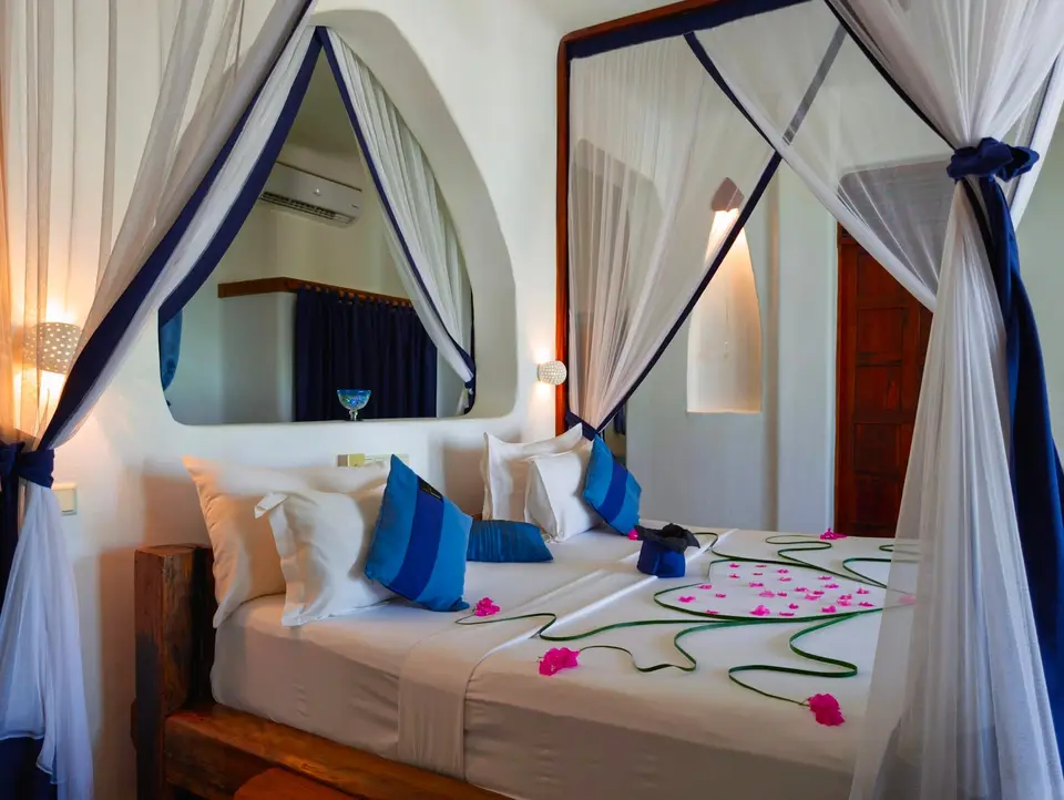 Handcrafted dhow-wood bed in Room Maji at Asili House, Boutique Hotel Matlai Zanzibar.