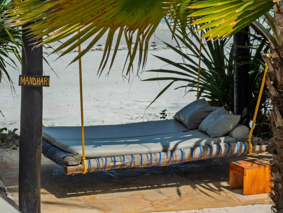 Room Mwezi Beach Swing Bed – Villa Kidosho Zanzibar
