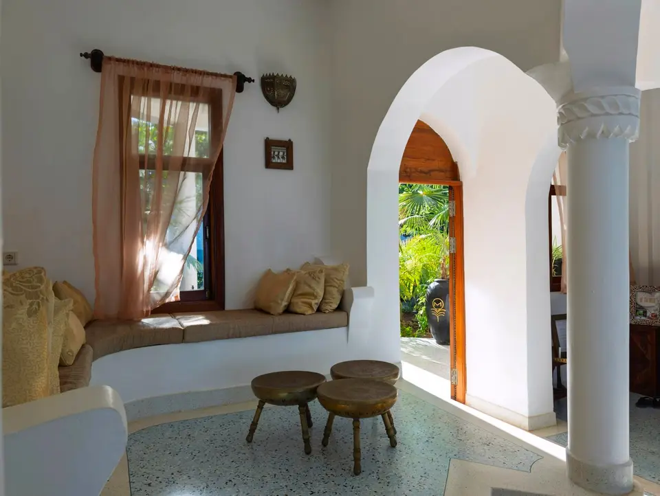 Villa Kidosho Lounge Entrance – Arabic Stone Town Style Zanzibar